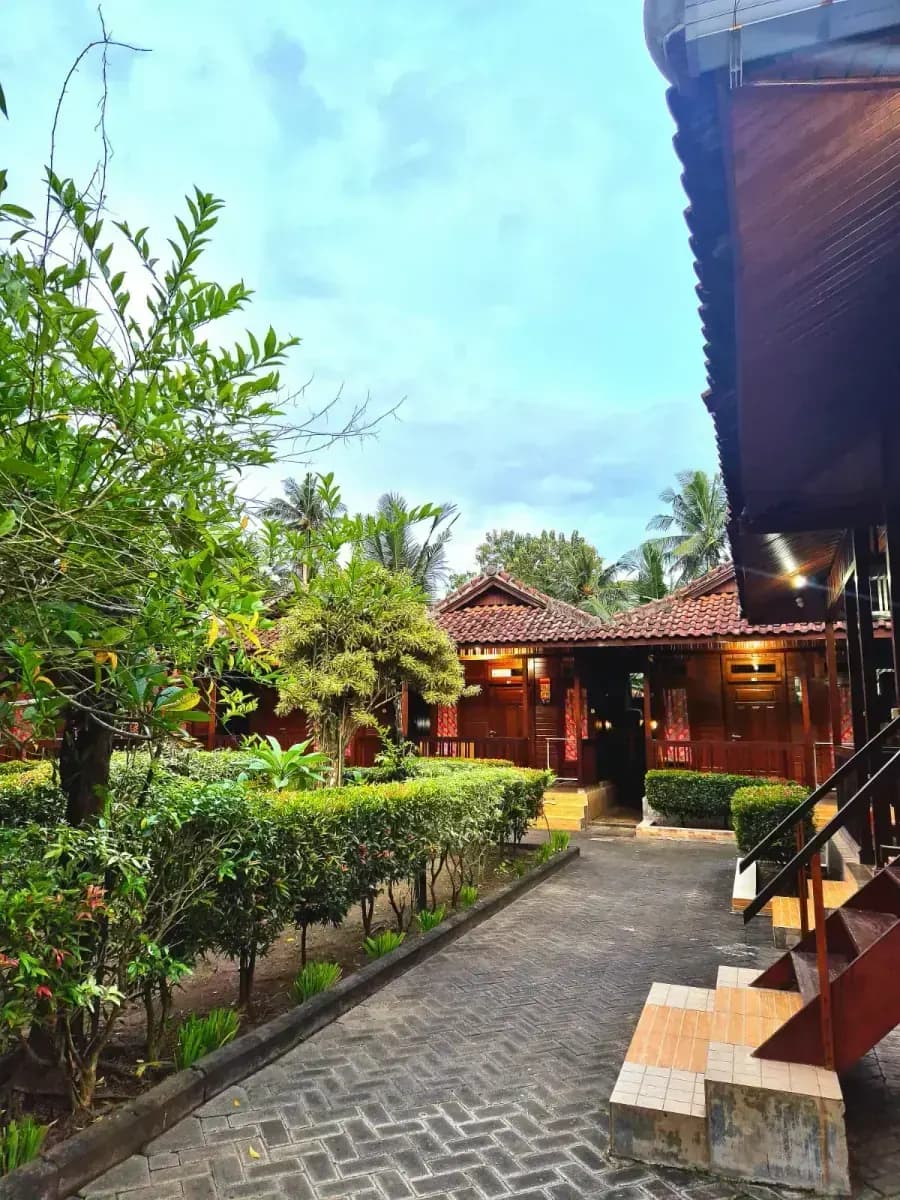 Pulau Merah — Baron Ndut's Culinary & Atmosphere Gallery Pulau Merah — Baron Ndut's Culinary & Atmosphere Gallery
