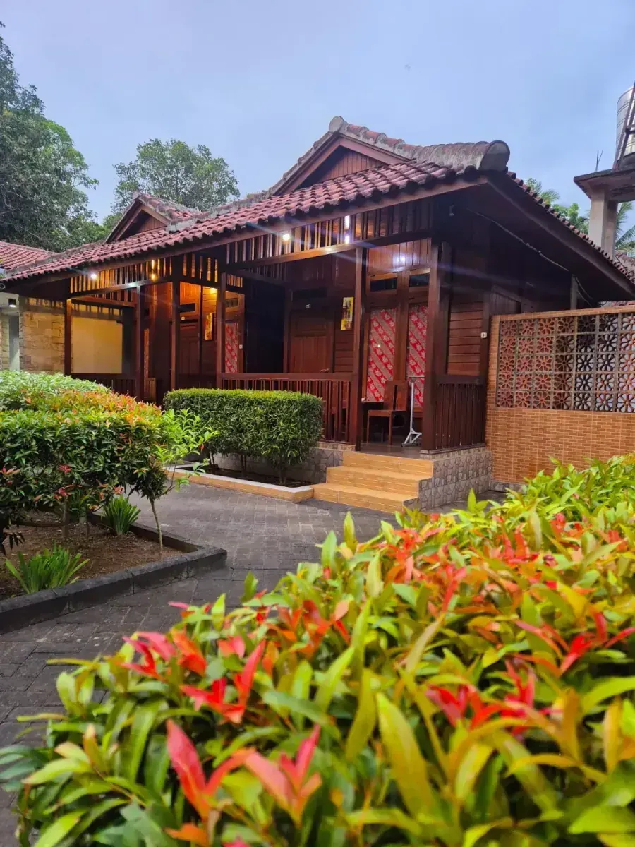 Pulau Merah — Baron Ndut's Culinary & Atmosphere Gallery Pulau Merah — Baron Ndut's Culinary & Atmosphere Gallery